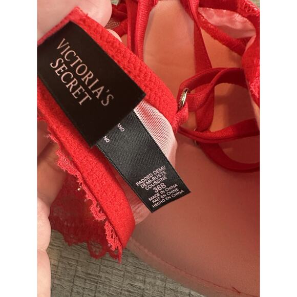 Victorias Secret Womens 36B Bra Padded Demi Red Romantic Rhinestone Lace Charm - Picture 3 of 3